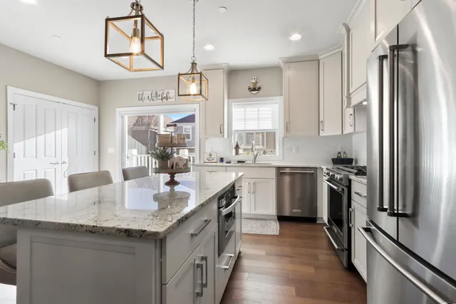 $849,500 | 173 2nd Avenue, Unit 12, Fontana, WI 53125