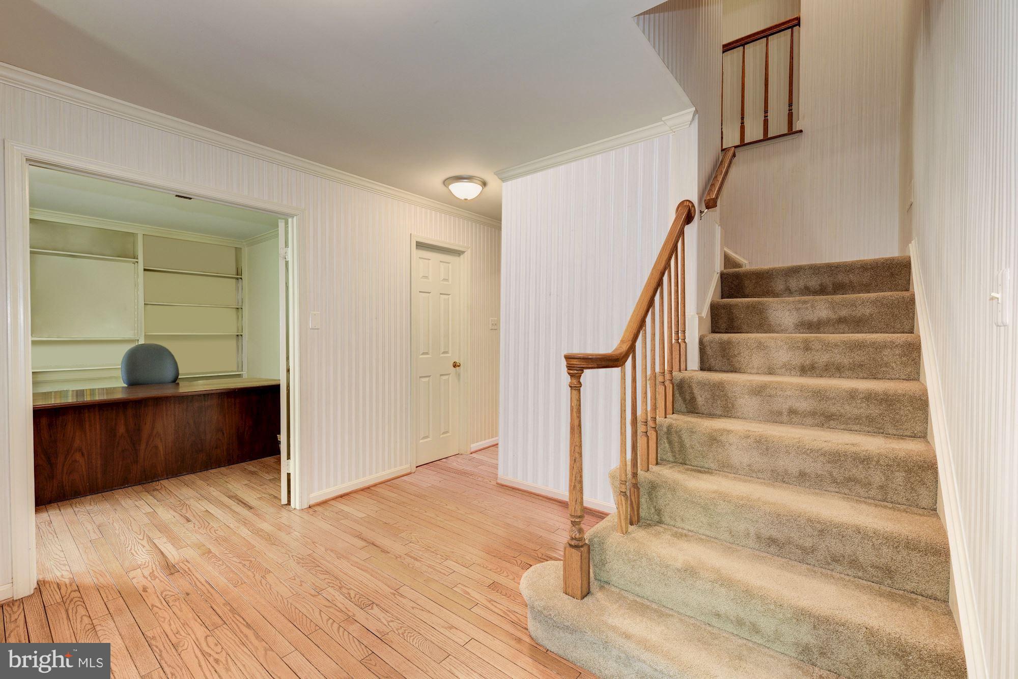 15417 Merrifields Lane Silver Spring, MD 20906 - Photo 3 of 46 Foyer