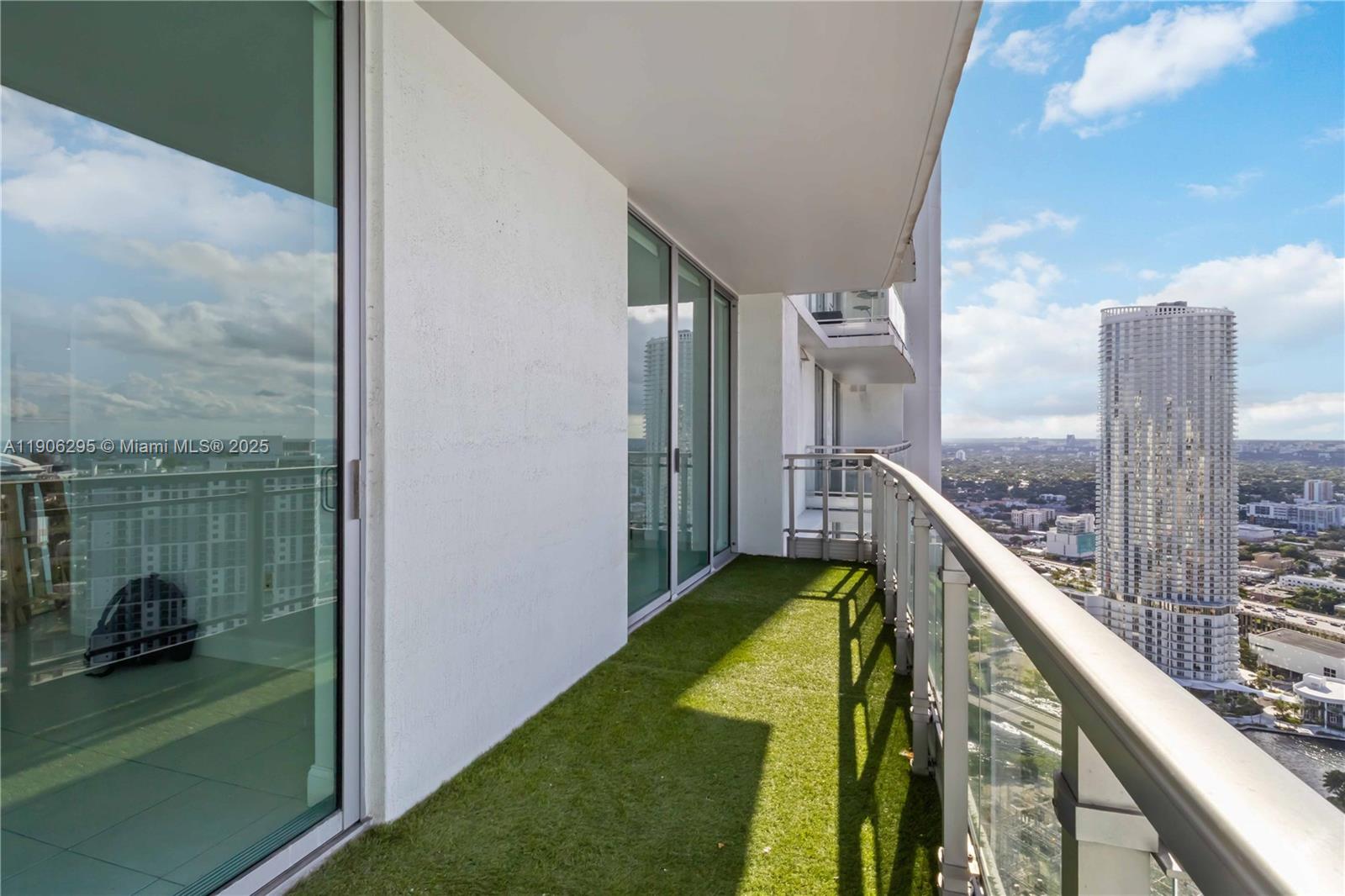 90 Southwest 3rd Street, Unit 4305 Miami, FL 33130 - Photo 11 of 16 a view of balcony and yard
