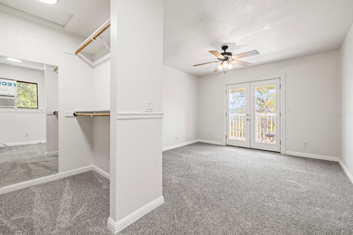 14580 McElroy Road Auburn, CA 95602 - Photo 30 of 48 an empty room with windows and cabinet