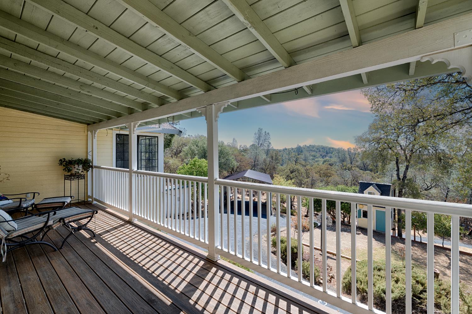 14580 McElroy Road Auburn, CA 95602 - Photo 47 of 48 a view of a balcony with wooden floor