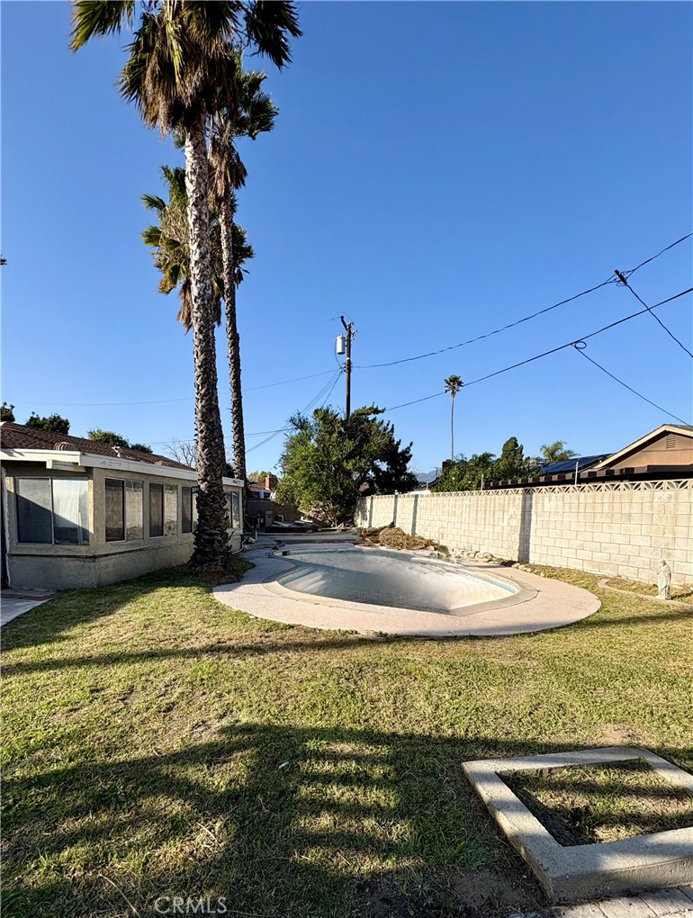 5871 Geremander Avenue Rialto, CA 92377 - Photo 4 of 5 Fan palms and 12 foot pool