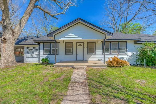 $1,350 | 615 East 1st Street, Groveton, TX 75845