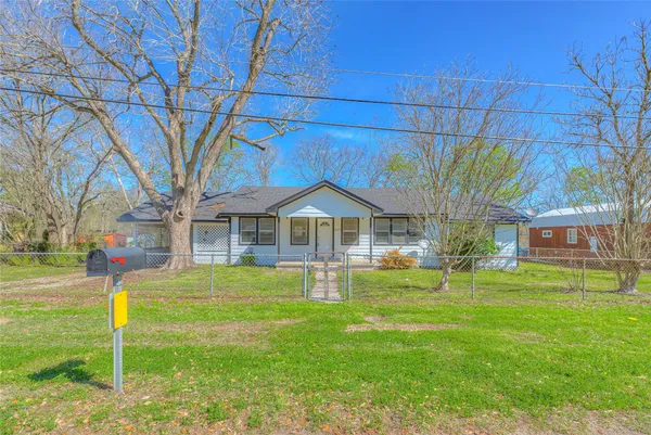 $1,350 | 615 East 1st Street, Groveton, TX 75845