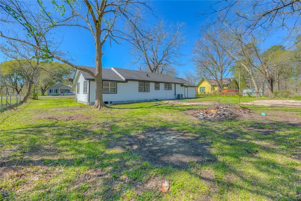 $1,350 | 615 East 1st Street, Groveton, TX 75845