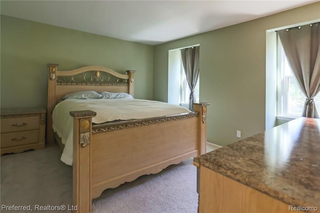 29943 High Valley Road Farmington, MI 48331 - Photo 21 of 27 21IMG_8000.jpg