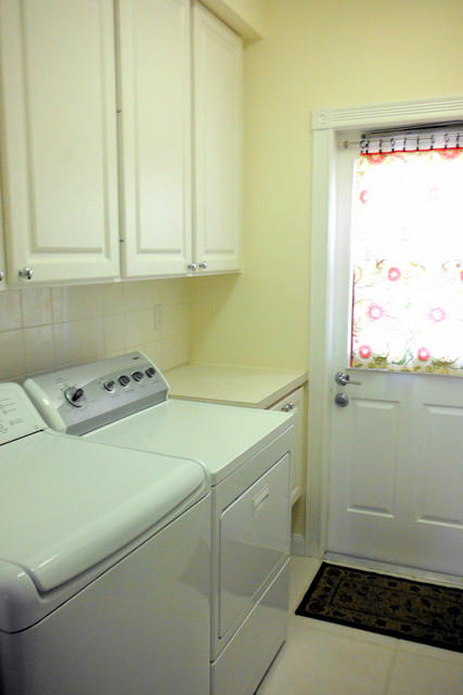 140 Radcliffe Court Jupiter, FL 33458 - Photo 19 of 25 Laundry Room Back Entryway