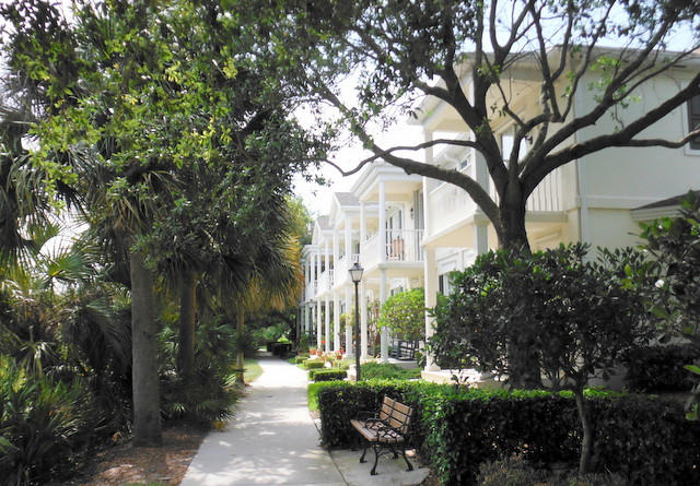140 Radcliffe Court Jupiter, FL 33458 - Photo 4 of 25 Walking Path Front of Home