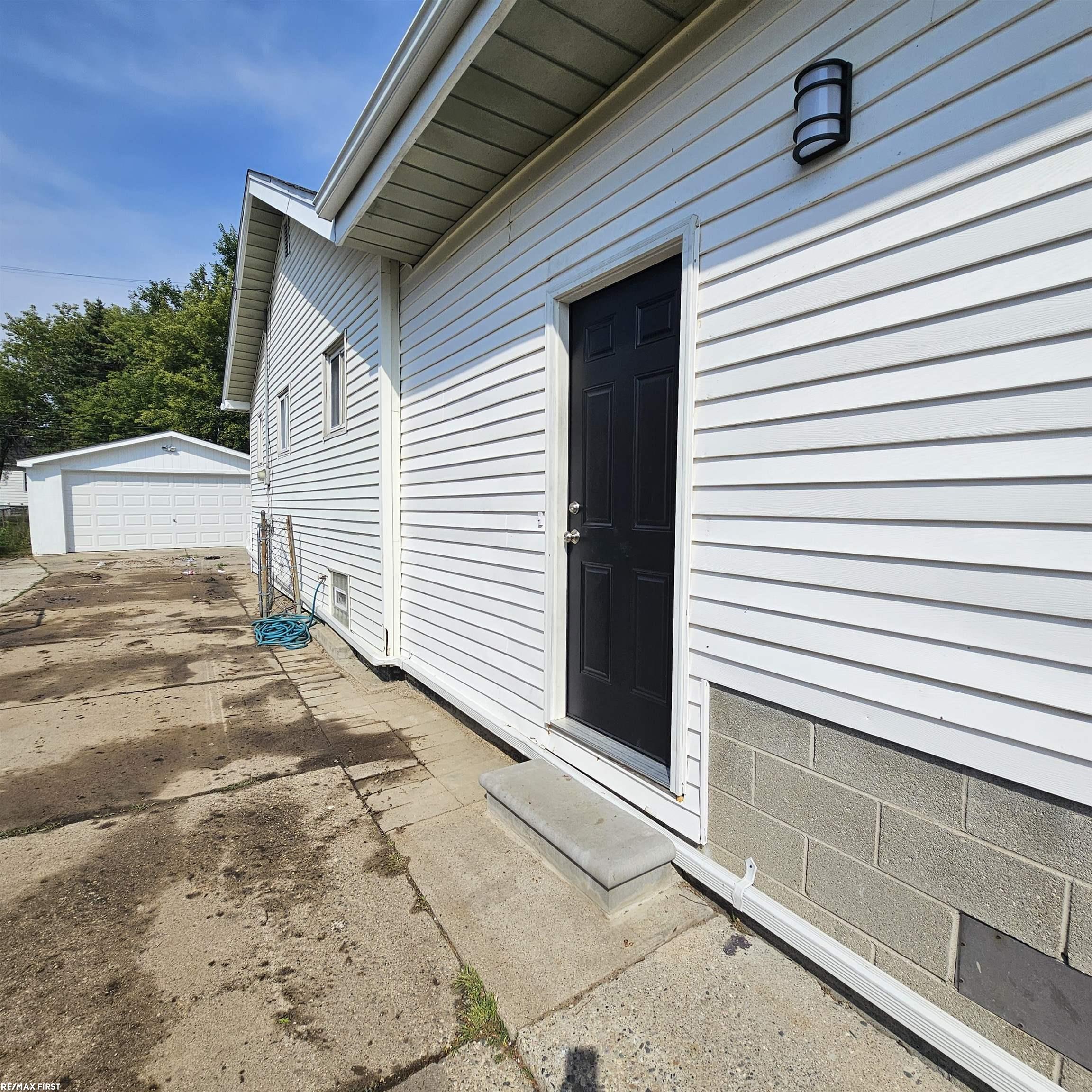22423 Piper Avenue Eastpointe, MI 48021 - Photo 28 of 28 50153902-1211f94e-f15c-4052-a6c3-ff2d0309d0c9.JPG