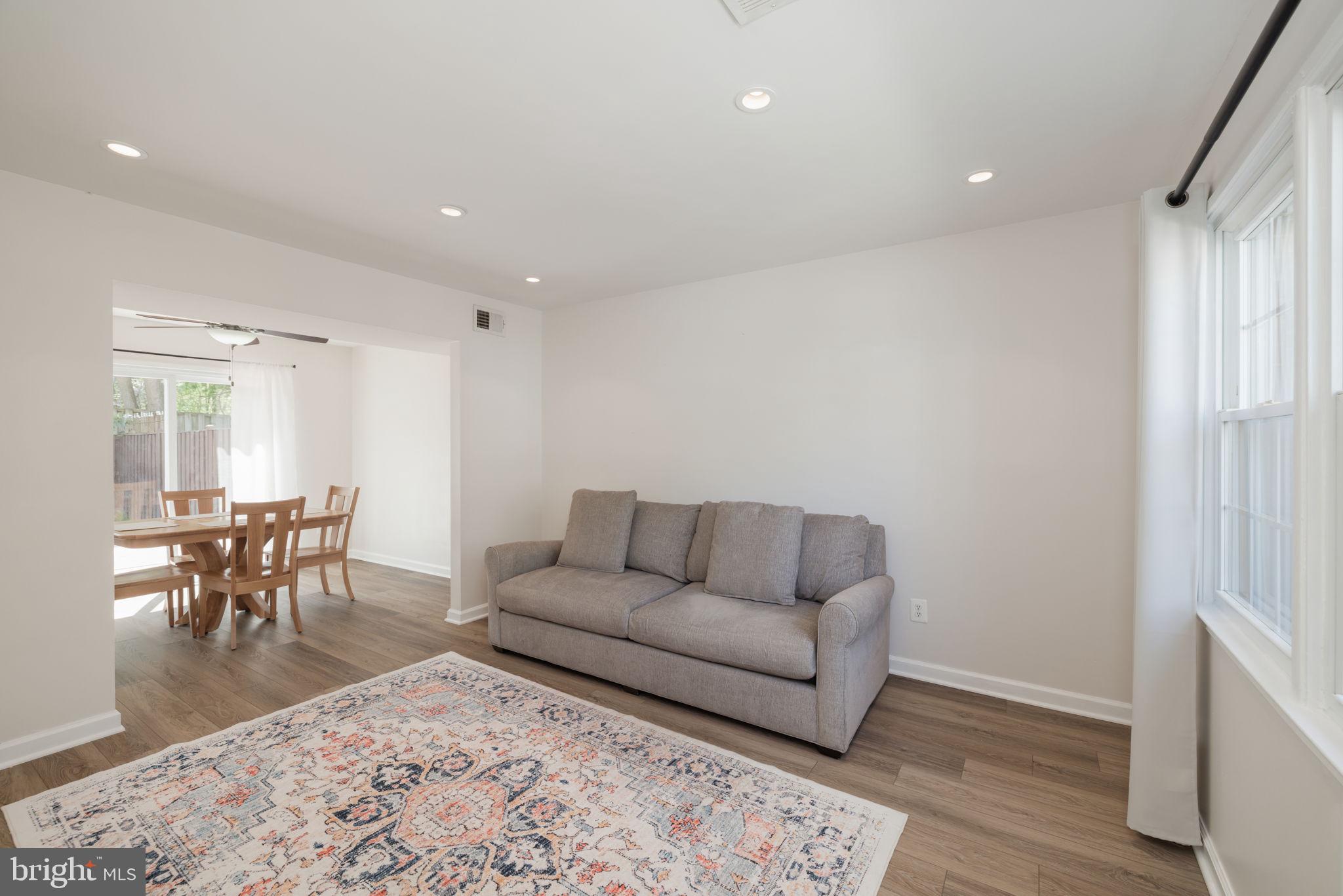 7745 Matisse Way Springfield, VA 22153 - Photo 6 of 42 Gallery Image 6