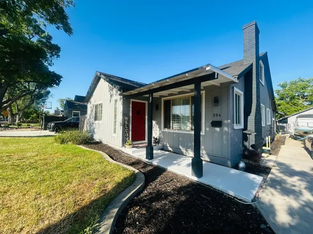 $569,000 | 204 North Santa Ana Avenue, Modesto, CA 95354