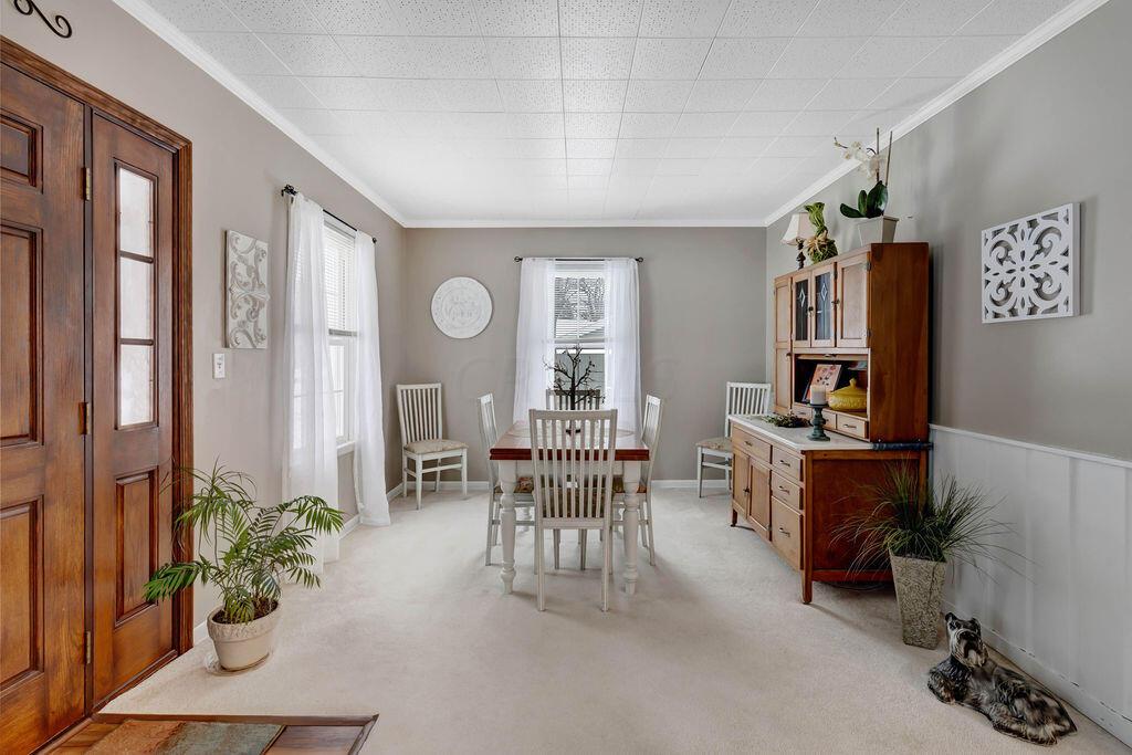 323 Carpenter Road Columbus, OH 43230 - Photo 8 of 54