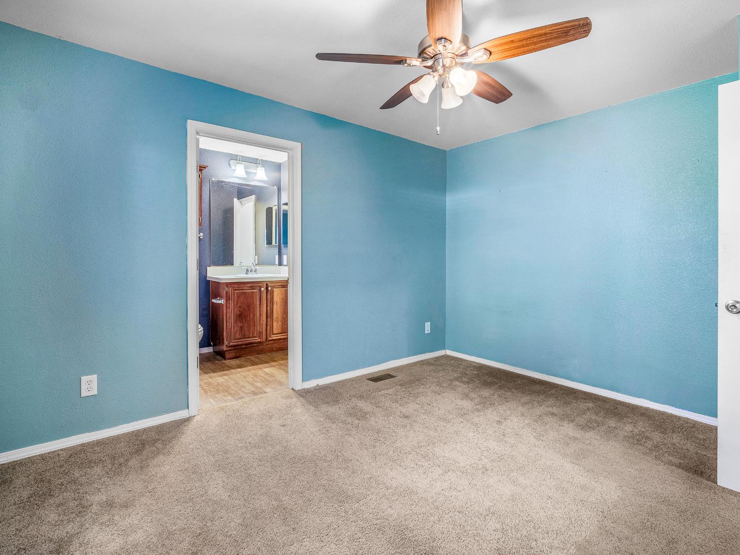 2933 Forebay Road, Unit 28 Pollock Pines, CA 95726 - Photo 6 of 26 an empty room with closet and a chandelier fan