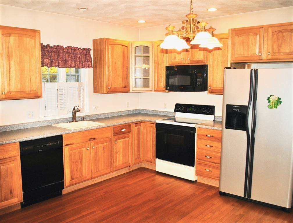 40 Wright Street Stoneham, MA 02180 - Photo 5 of 23