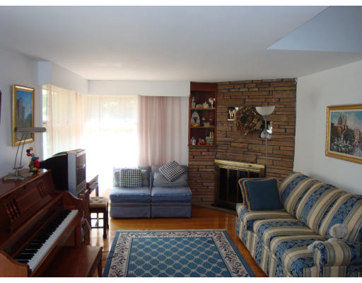 27 Winslow Road Braintree, MA 02184 - Photo 5 of 10 Gallery Image 5