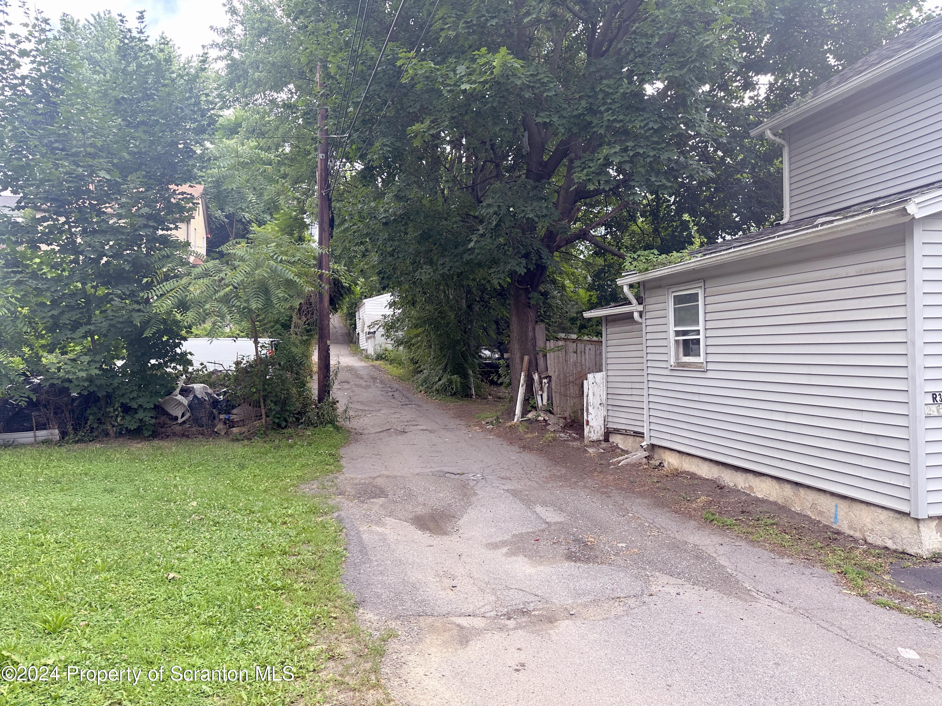315 North Rear Garfield Scranton, PA 18504 - Photo 2 of 21 Gallery Image 2