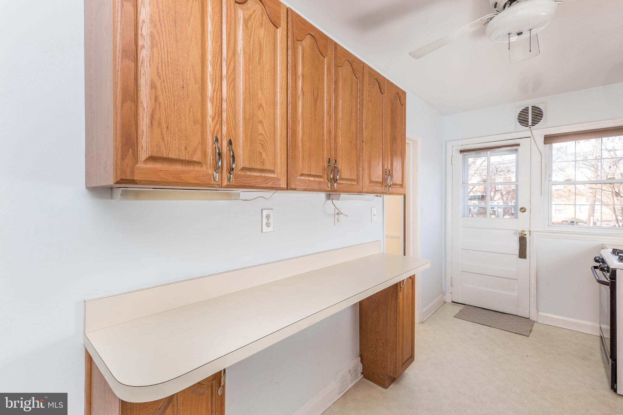 6818 Pinehurst Road Baltimore, MD 21212 - Photo 8 of 30