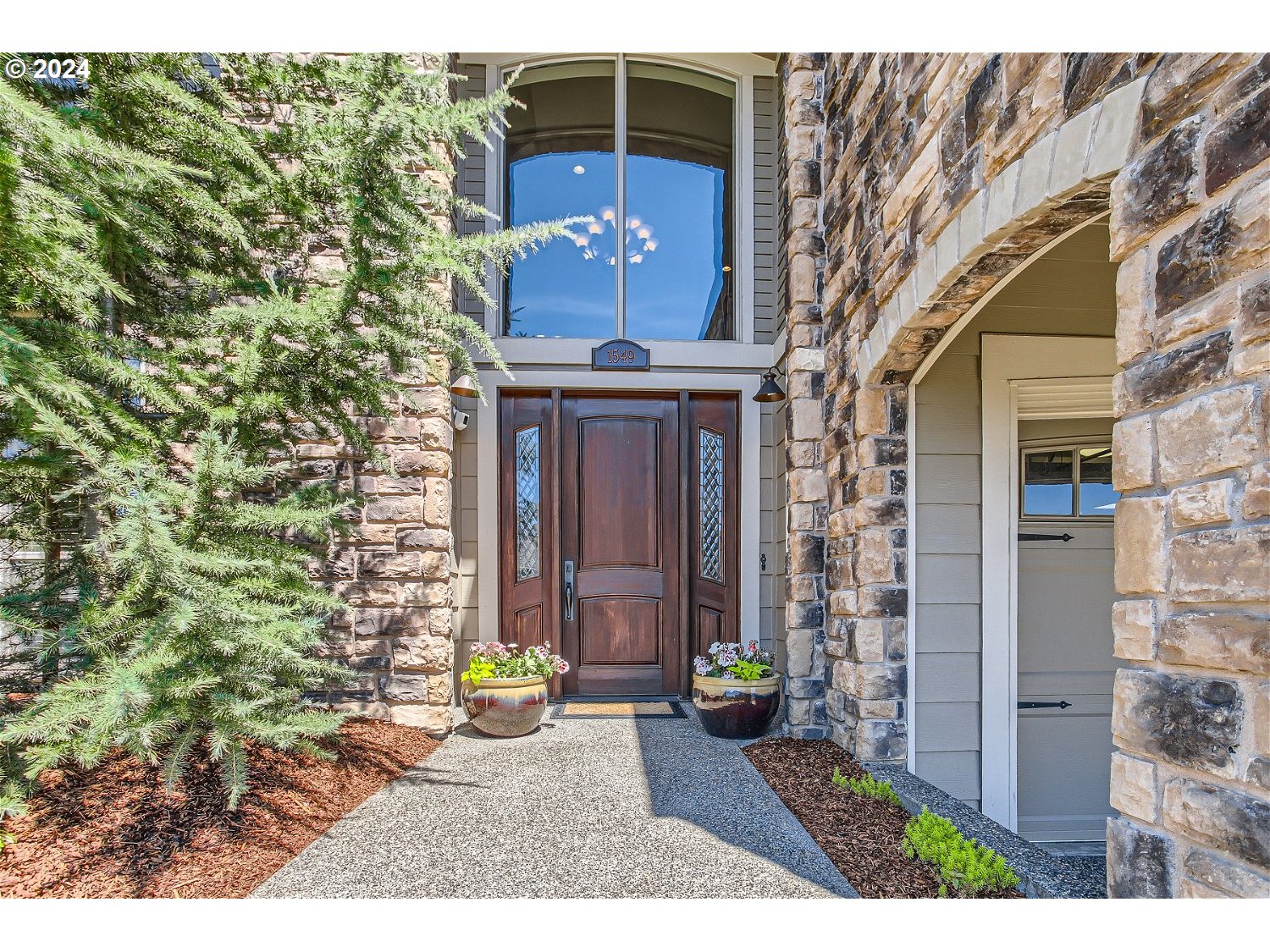 1549 Southwest Walters Loop Gresham, OR 97080 - Photo 4 of 45 Gallery Image 4