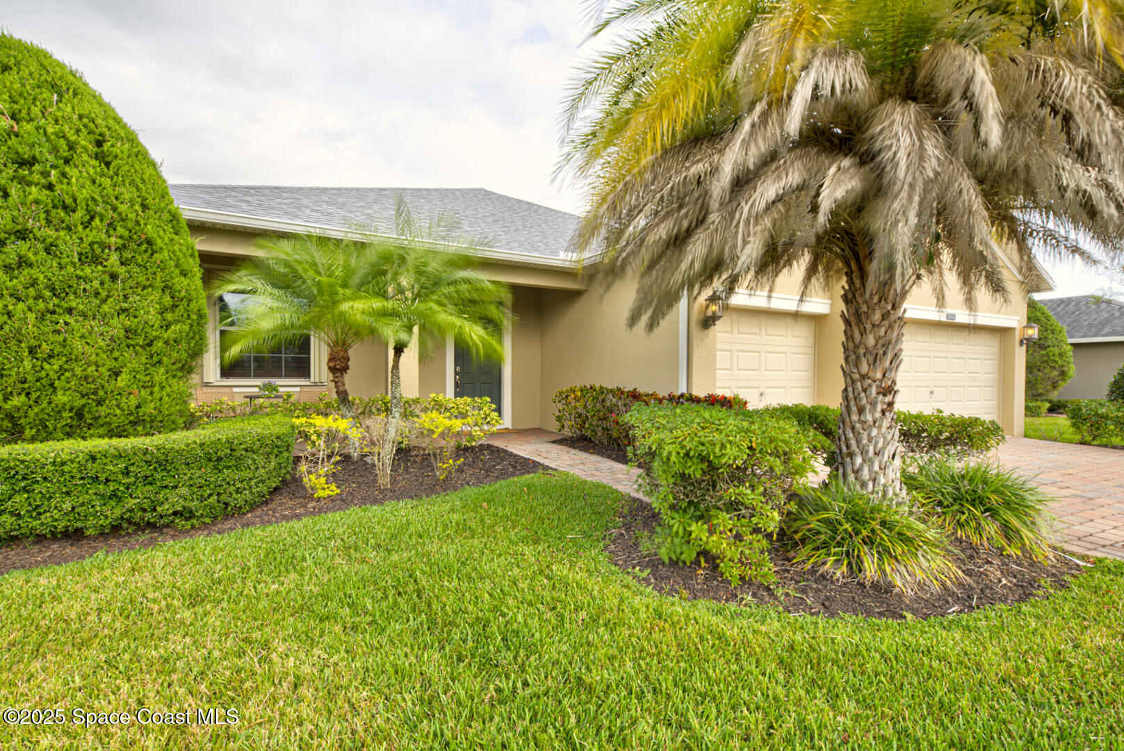 3352 Russ Place Melbourne, FL 32940 - Photo 56 of 67 a view of a patio with table and chairs under an umbrella with large trees