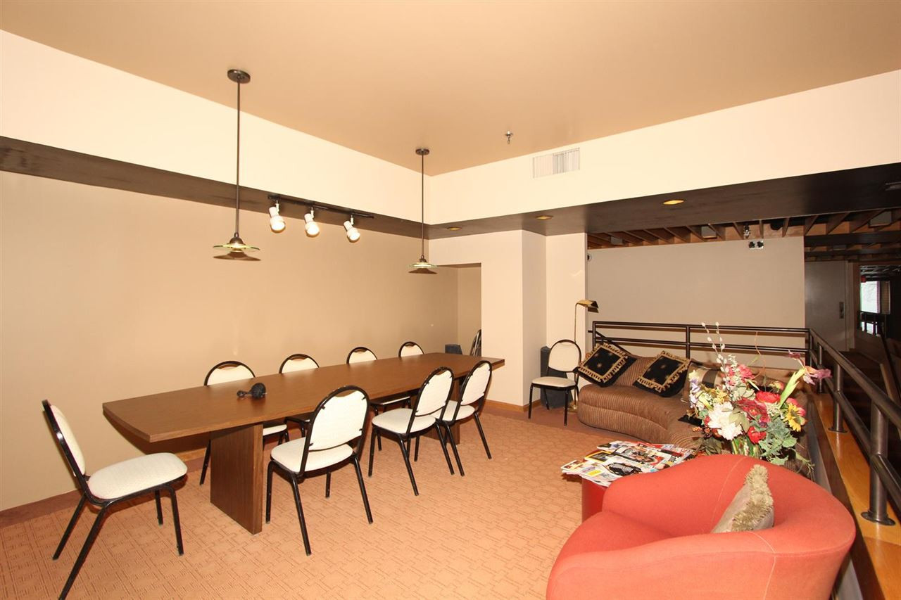 1 Riverside Place, Unit 402 Covington, KY 41011 - Photo 4 of 33 Gallery Image 4