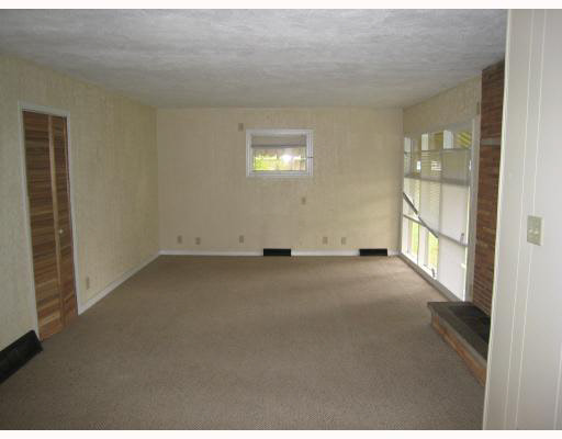 56755 Oak Road South Bend, IN 46619 - Photo 4 of 7 Gallery Image 4