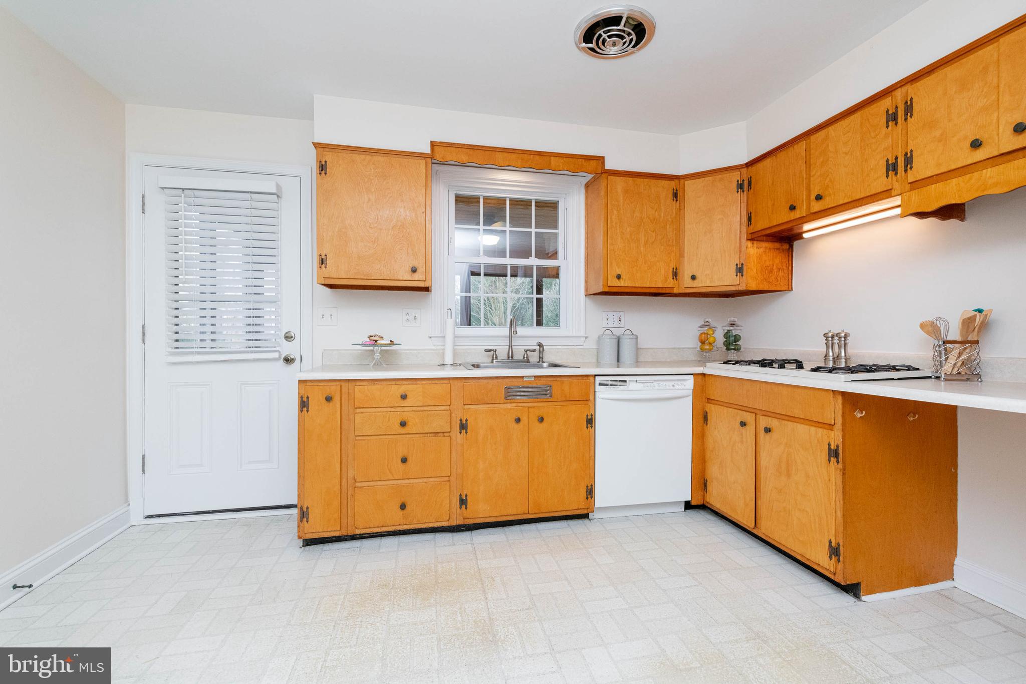 813 Stoneleigh Road Baltimore, MD 21212 - Photo 12 of 42 Kitchen