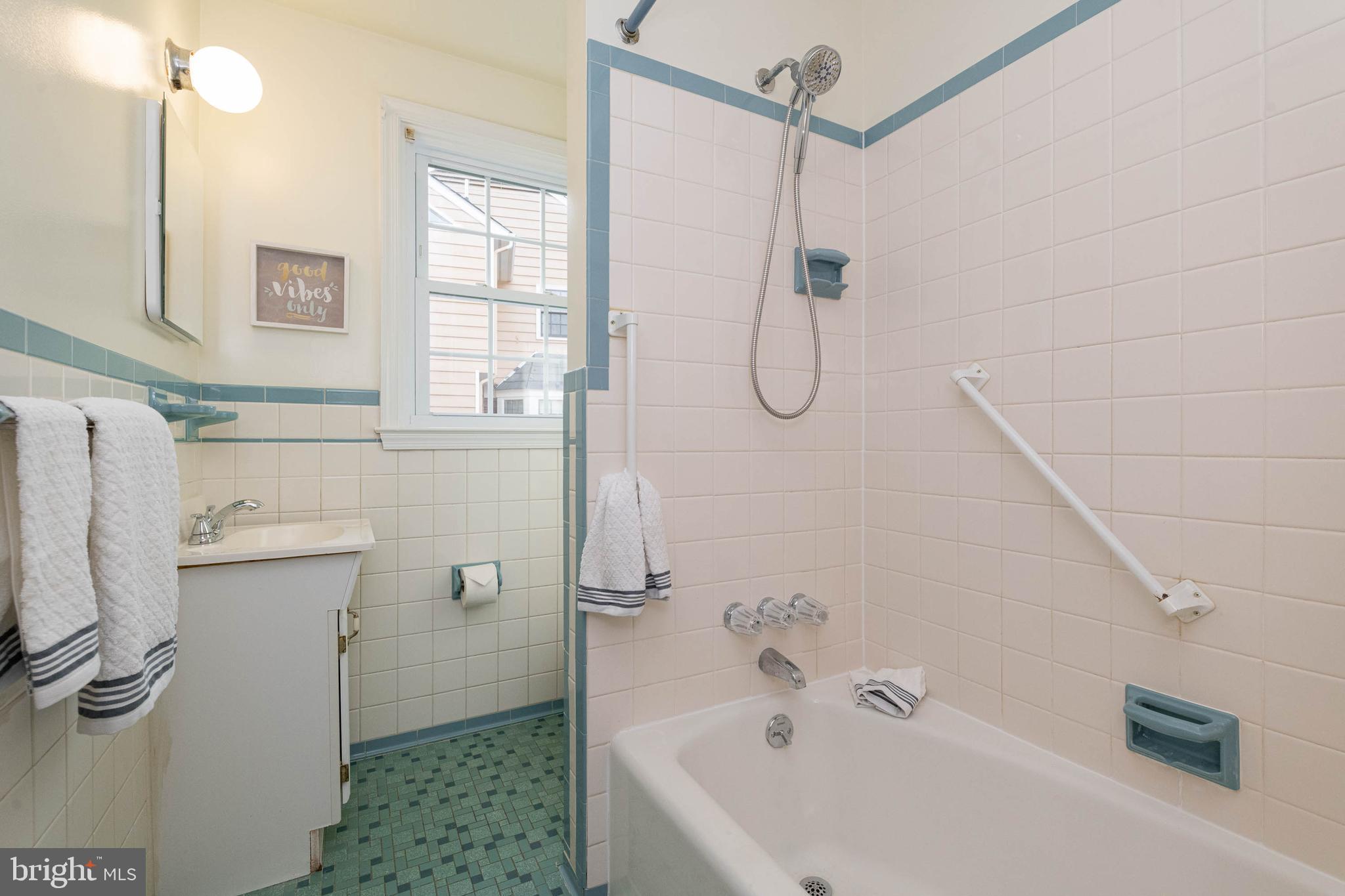 813 Stoneleigh Road Baltimore, MD 21212 - Photo 16 of 42 Main Level Full Bath