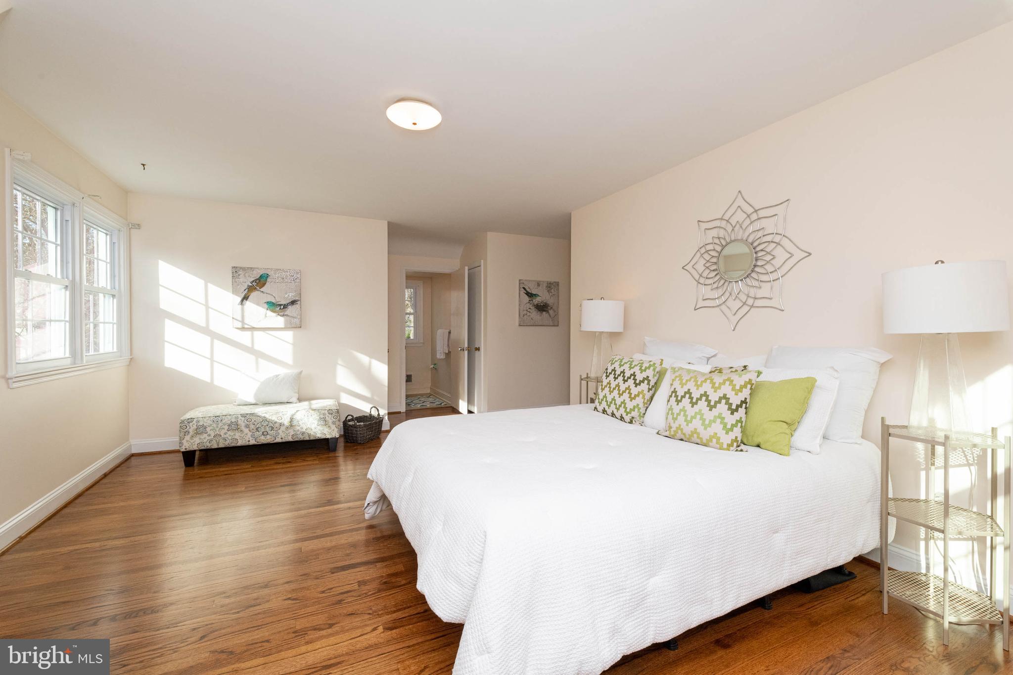 813 Stoneleigh Road Baltimore, MD 21212 - Photo 21 of 42 Master Bedroom w/2 large walk-in closets!