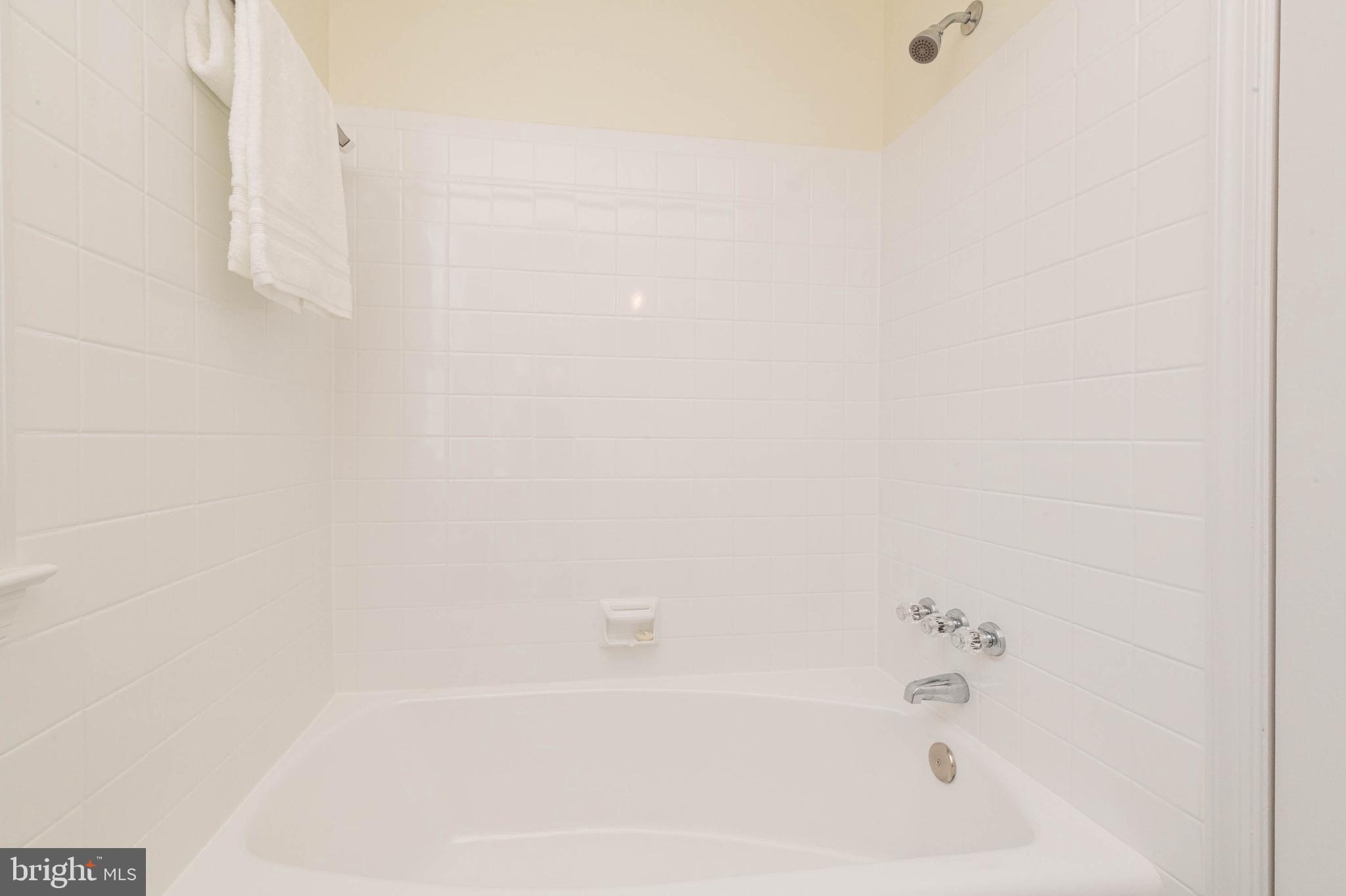 813 Stoneleigh Road Baltimore, MD 21212 - Photo 27 of 42 Hall Bath- just reglazed