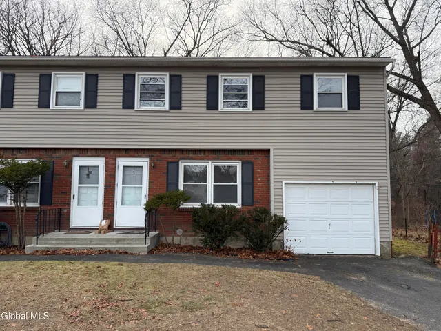 $1,800 | 5 Dowling Road, Unit A, Colonie, NY 12205