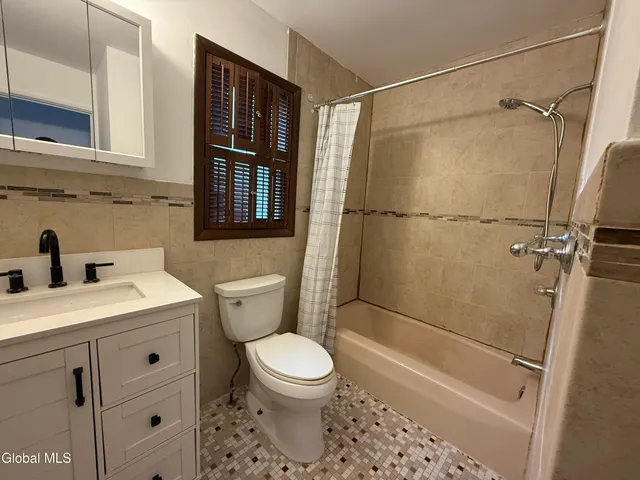 $1,800 | 5 Dowling Road, Unit A, Colonie, NY 12205