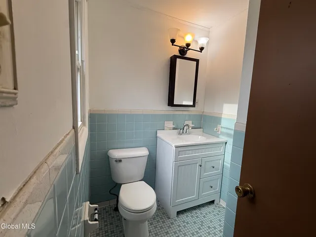 $1,800 | 5 Dowling Road, Unit A, Colonie, NY 12205