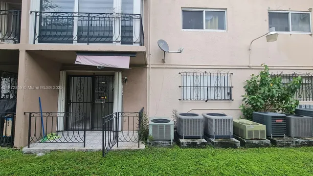 a view of a house with backyard and porch