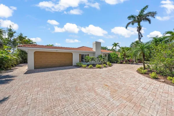 $1,095,000 | 9421 Moonlight Drive, Sanibel, FL 33957