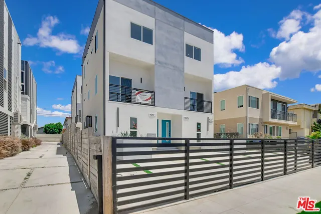 $4,330 | 4547 Saturn Street, Los Angeles, CA 90019