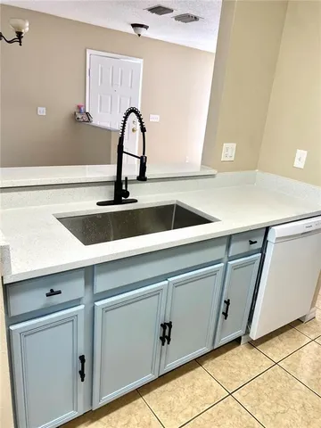 a close view of sink and tap