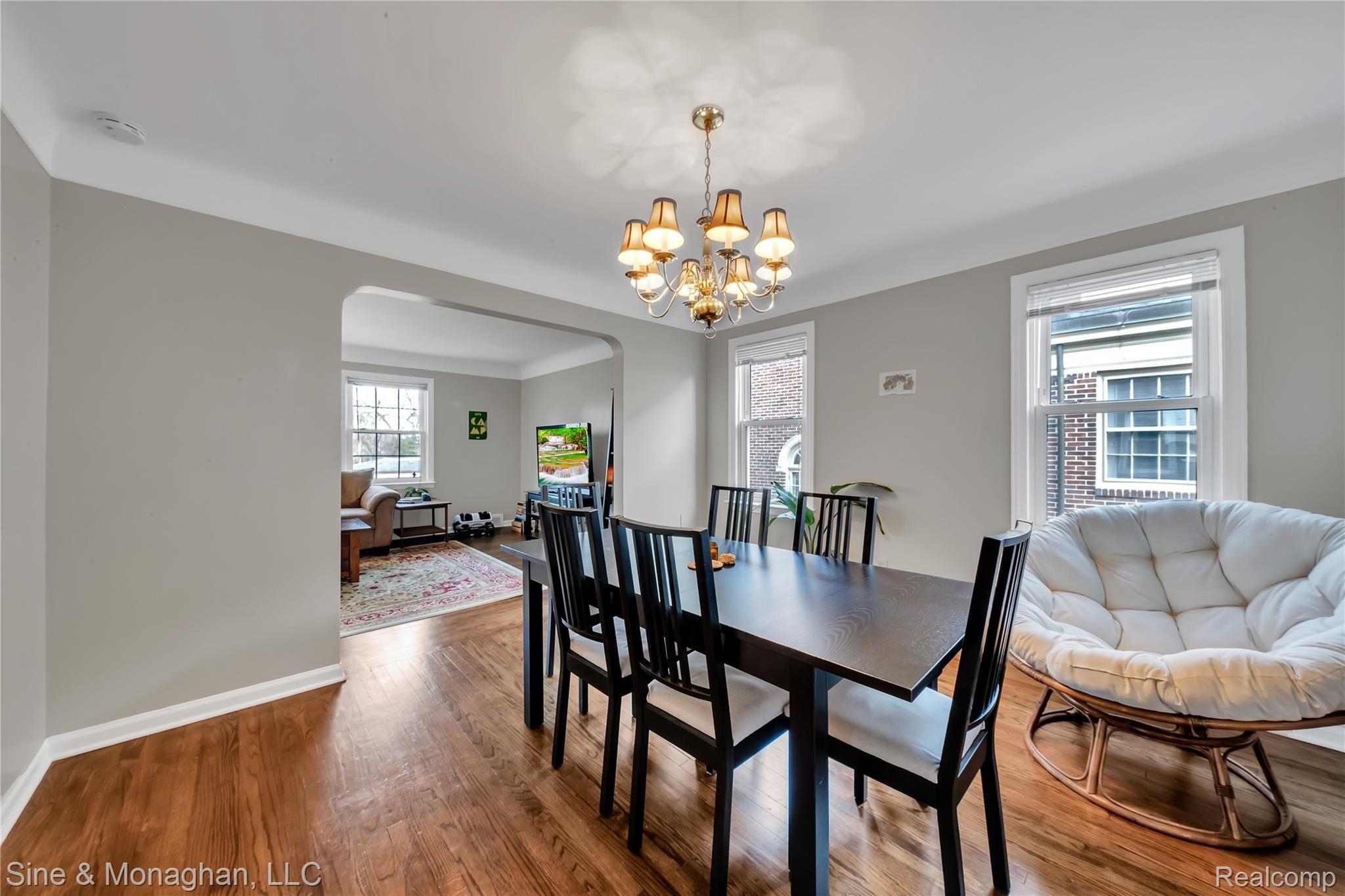 731-733 Harcourt Road Grosse Pointe, MI 48230 - Photo 19 of 40 731 Harcourt - HD Drone Photography-16.jpg