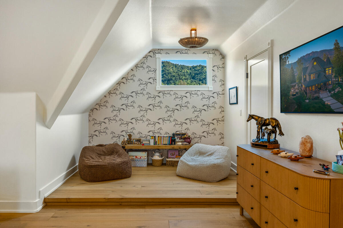 13100 Ojai Road Santa Paula, CA 93060 - Photo 34 of 60 a living room with furniture and painting on the wall