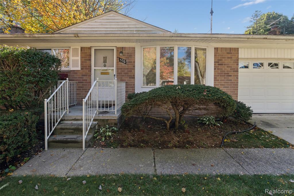 536 Rewold Drive Rochester, MI 48307 - Photo 5 of 38