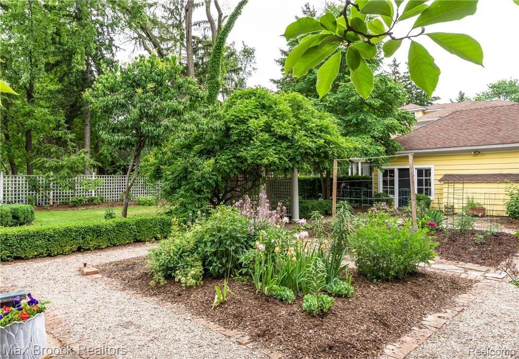 38 Ridge Road Pleasant Ridge, MI 48069 - Photo 41 of 43 Vegetable Garden