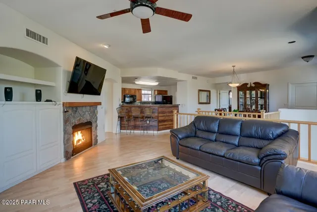 a view of a livingroom and dining room