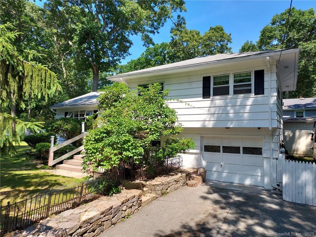 4 Foxcroft Road East Lyme, CT 06357 - Photo 1 of 1 Front of House