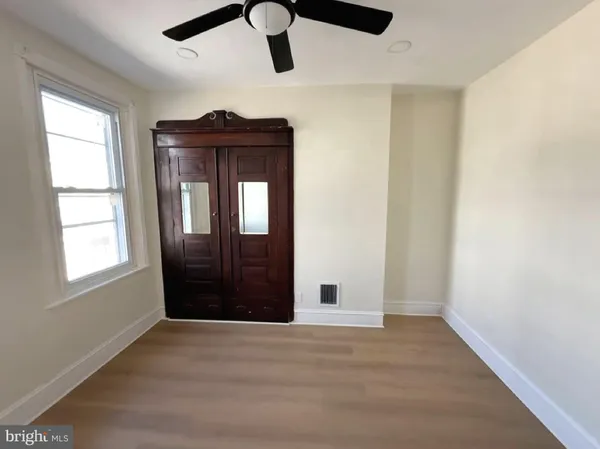 an empty room with windows and closet