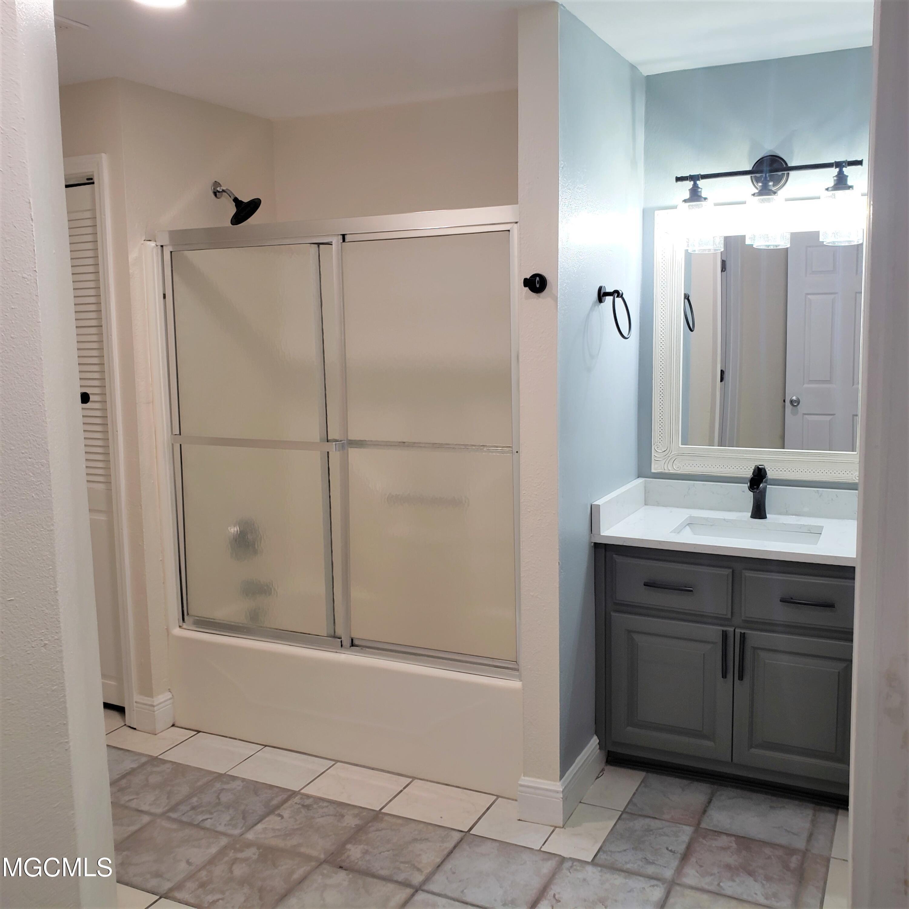 4410 Brodie Road D'Iberville, MS 39540 - Photo 13 of 18 Bathroom