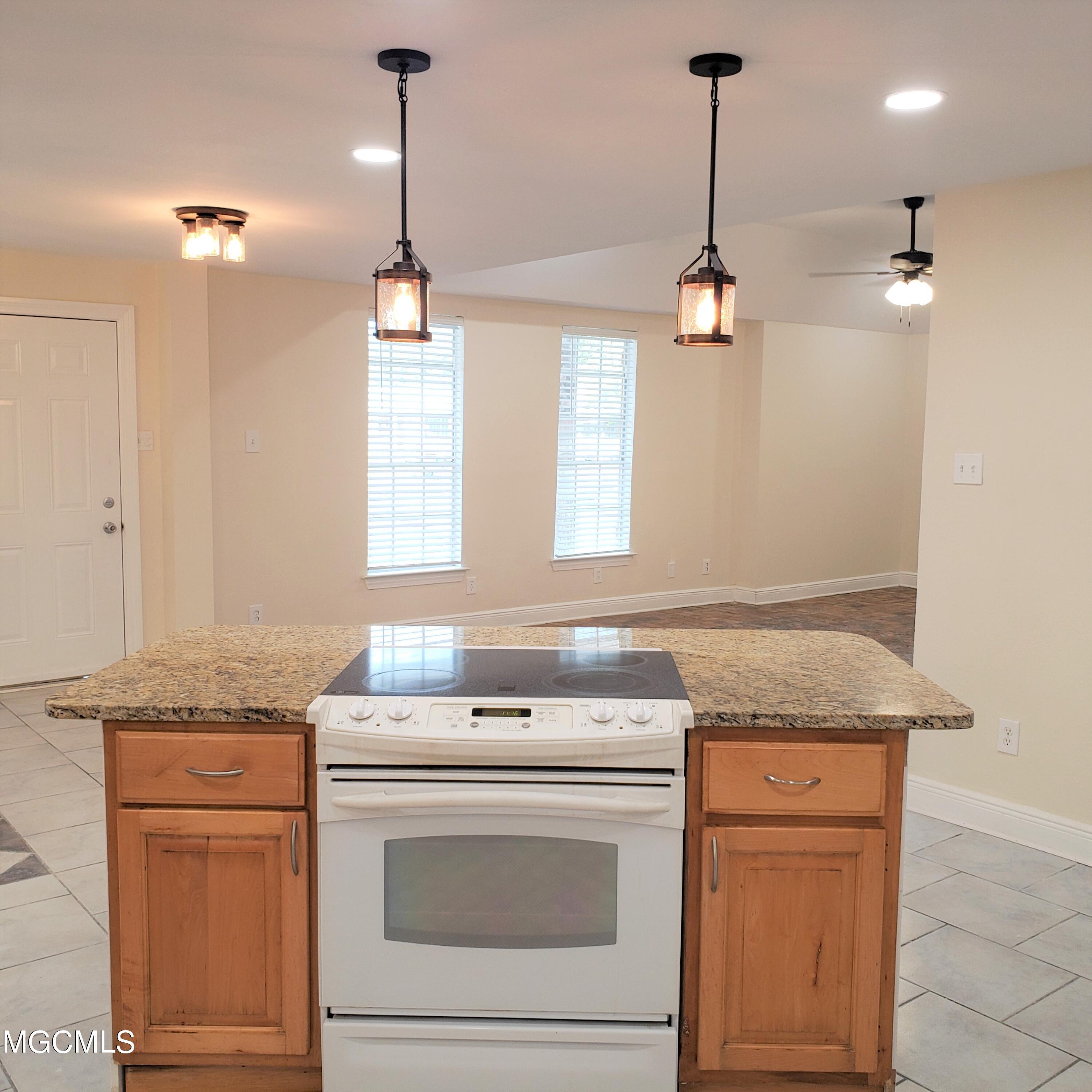 4410 Brodie Road D'Iberville, MS 39540 - Photo 4 of 18 Kitchen facing living room