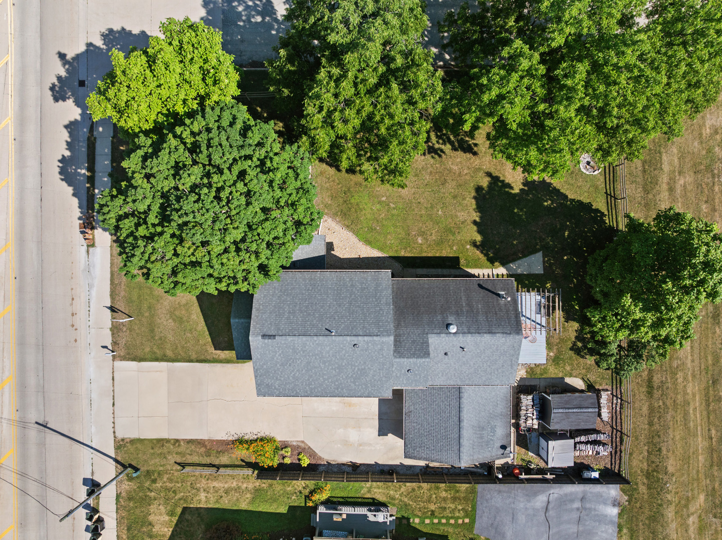 206 Washington Street Oswego, IL 60543 - Photo 42 of 45 an aerial view of a house with a yard
