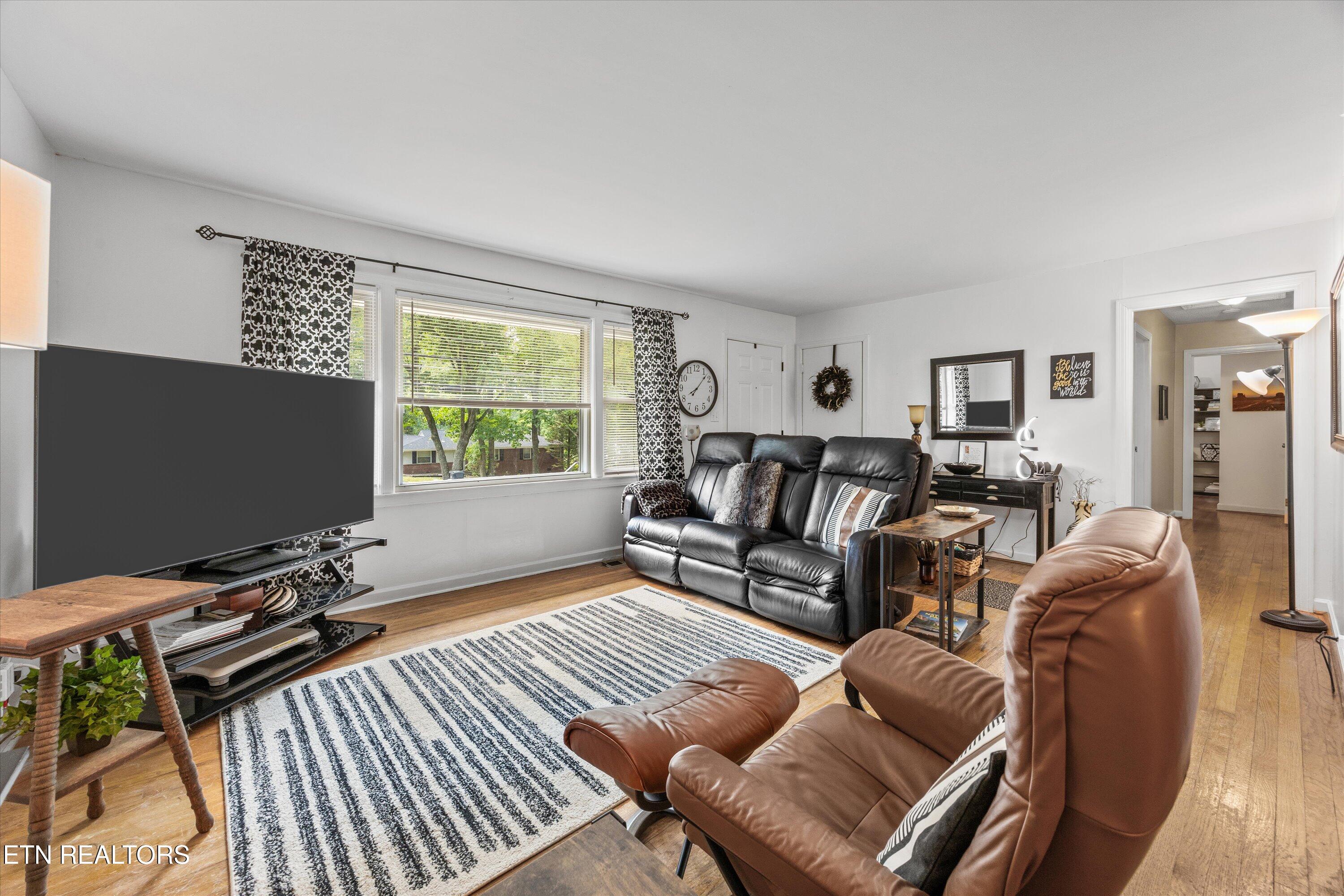 5614 Wassman Road Knoxville, TN 37912 - Photo 6 of 36 10-5614 Wassman Rd 23