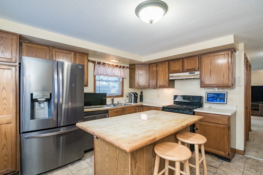 223 Mazarin Street Springfield, MA 01151 - Photo 18 of 32