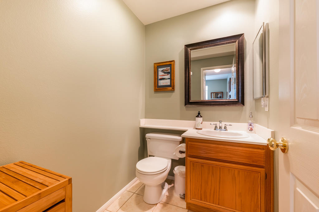 2307 Shakespeare Drive Oxnard, CA 93033 - Photo 14 of 42 a bathroom with a toilet sink and mirror