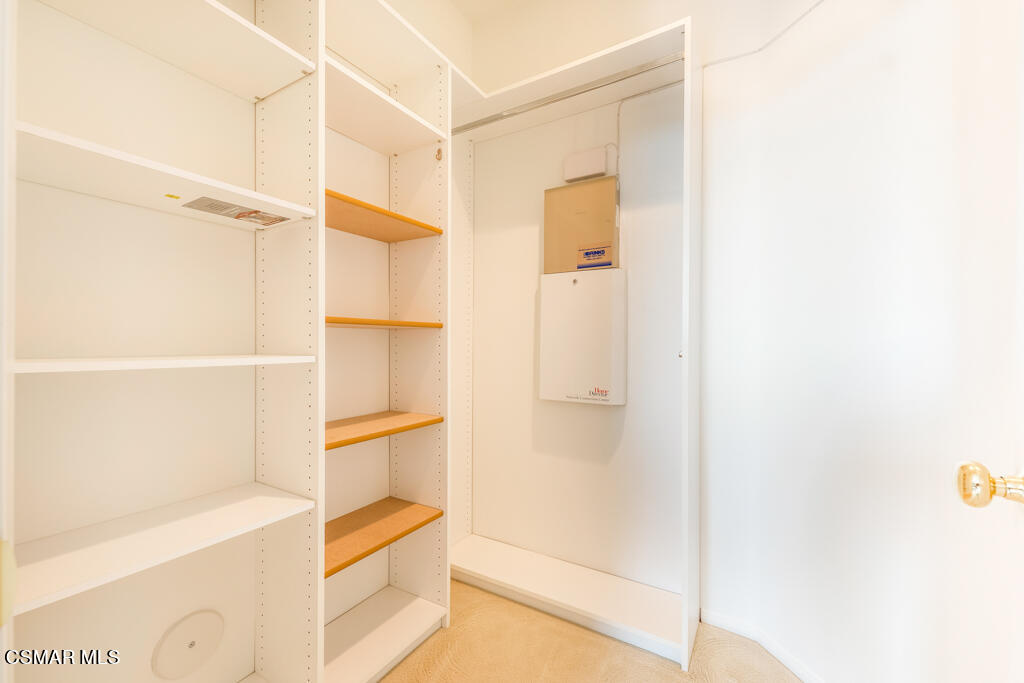 2307 Shakespeare Drive Oxnard, CA 93033 - Photo 20 of 42 a view of walk in closet